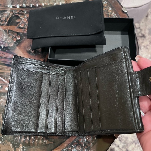 Authentic Vintage Chanel Wallet - Picture 4 of 13